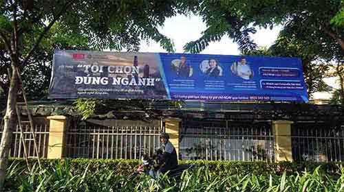 Băng rôn đang là phương tiện quảng cáo nhiều nhất ngoài đường phố