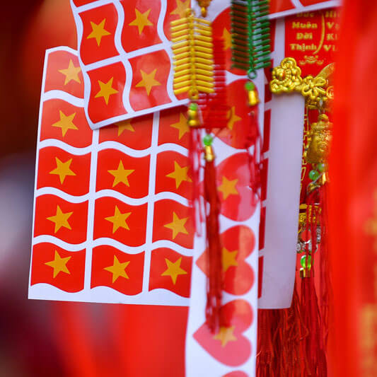 In băng rôn cỗ vũ bóng đá, văn nghệ, thi đấu