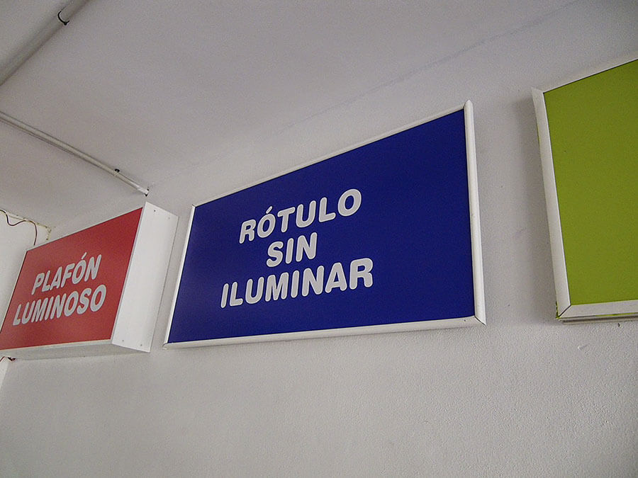 Mực in uv lên mica làm cho chúng có khả năng xuyên đèn